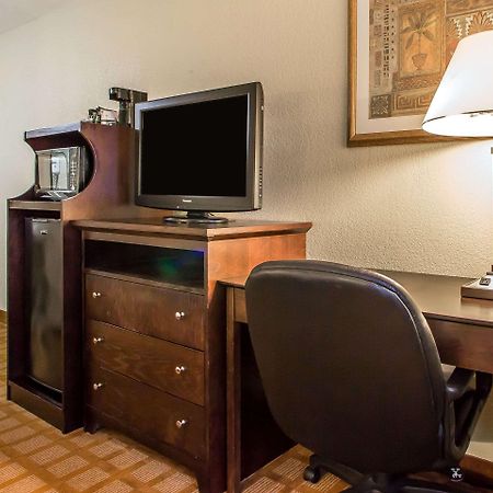 Quality Inn & Suites Marinette Εξωτερικό φωτογραφία