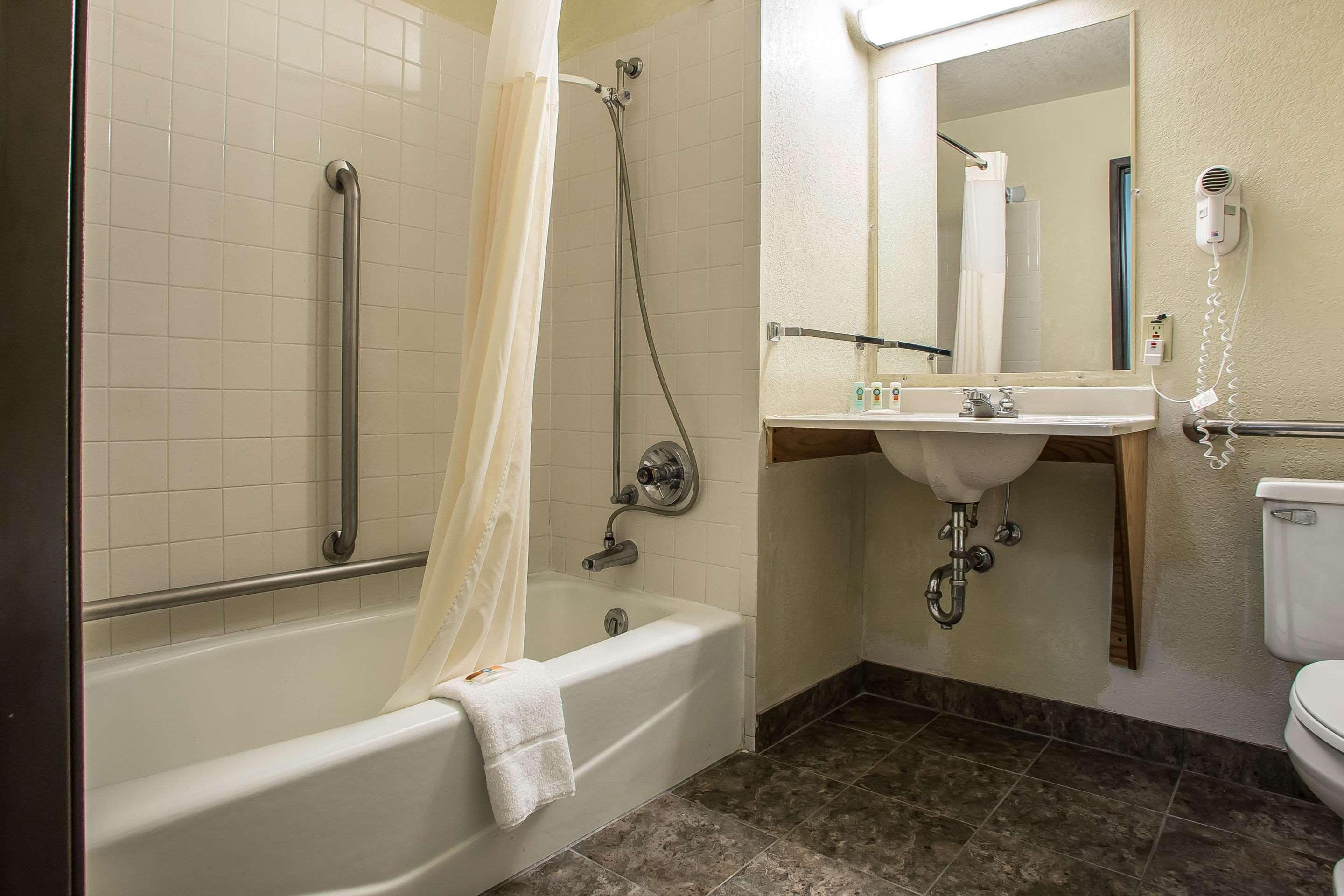 Quality Inn & Suites Marinette Εξωτερικό φωτογραφία